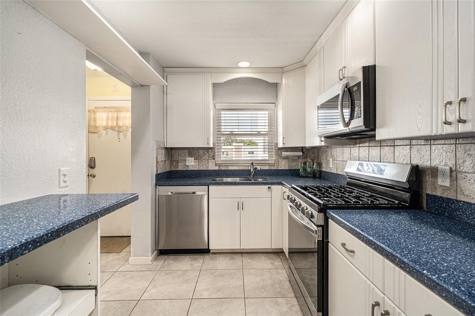 Image 6 of 19 For 5623 80th Street N 415