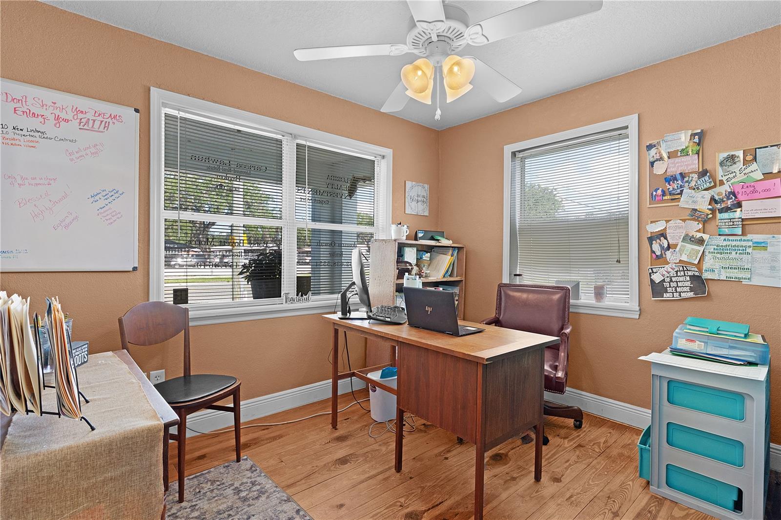 Listing photo id 8 for 453 Market Boulevard