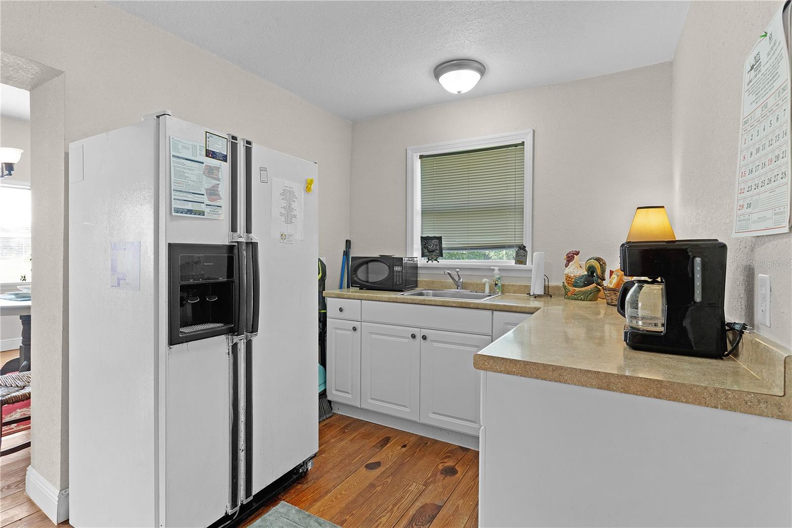 Listing photo id 16 for 453 Market Boulevard