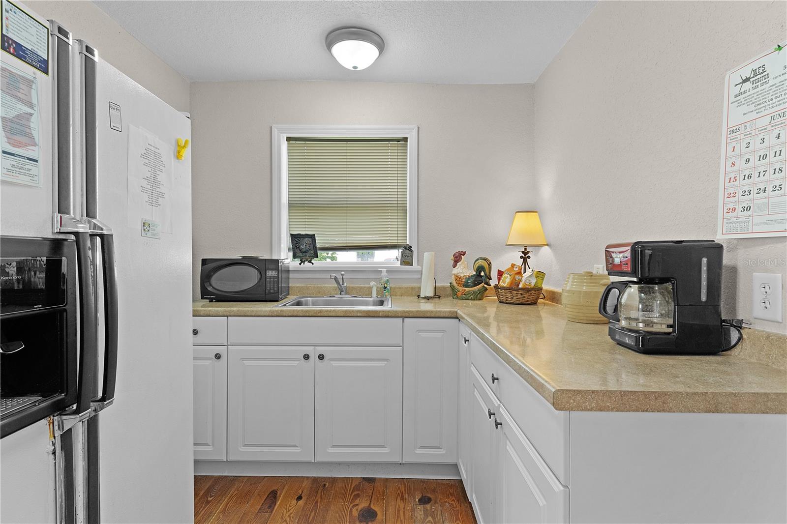 Listing photo id 17 for 453 Market Boulevard