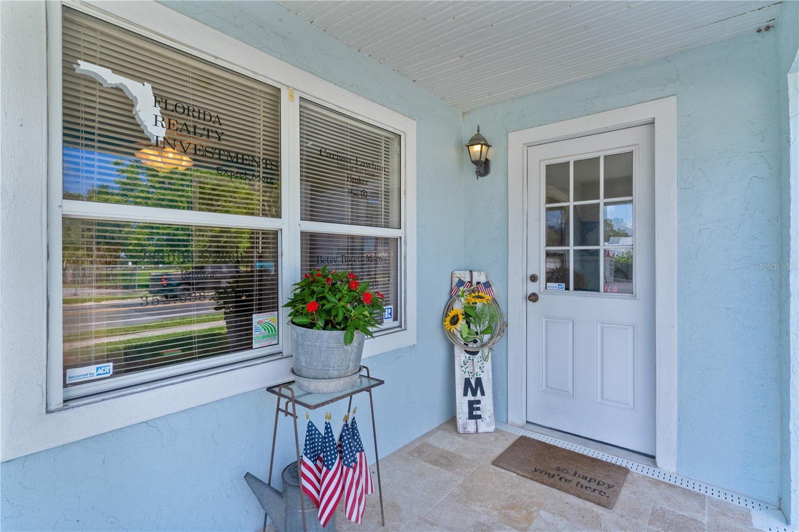 Listing photo id 0 for 453 Market Boulevard