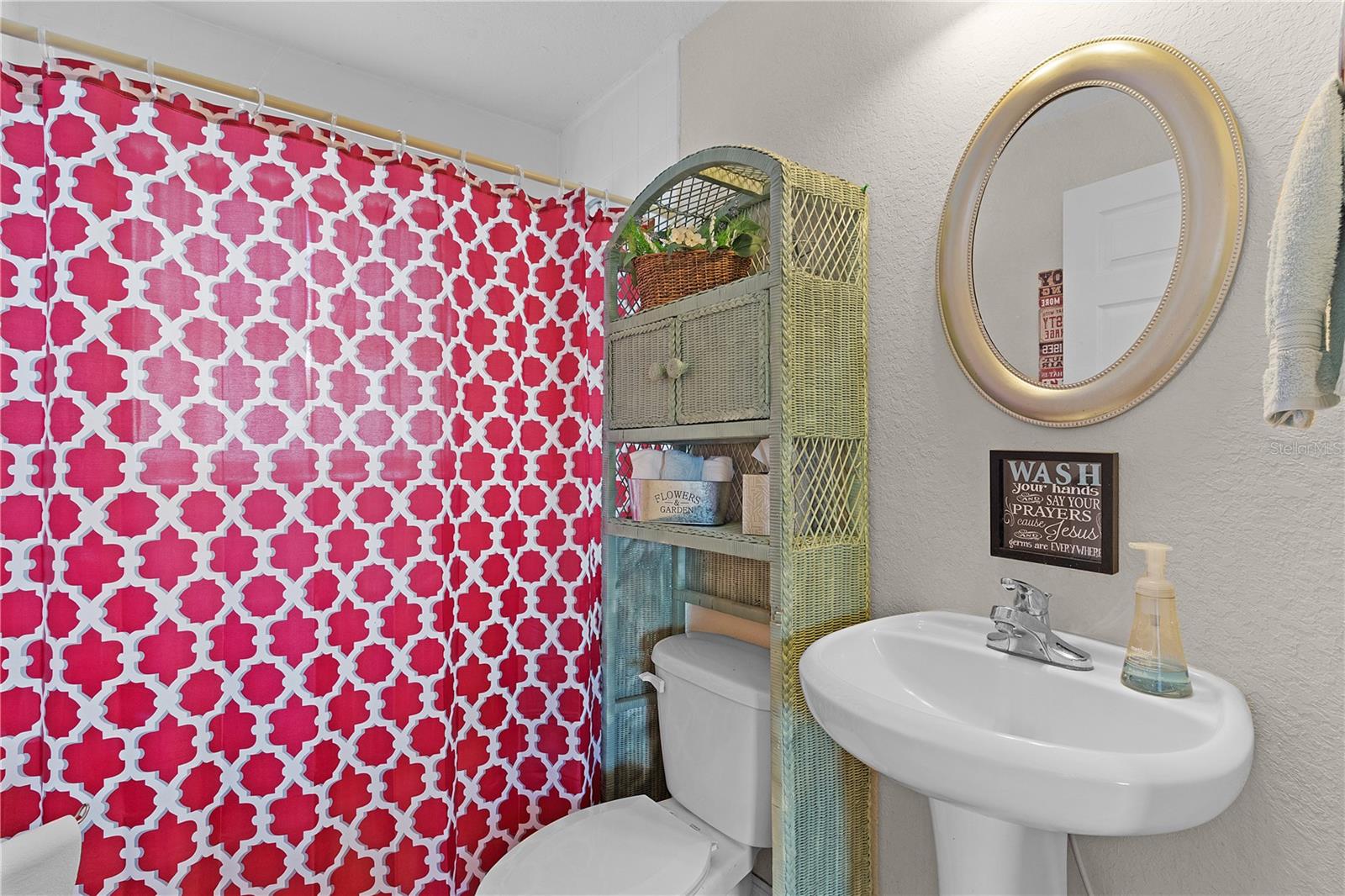 Listing photo id 19 for 453 Market Boulevard