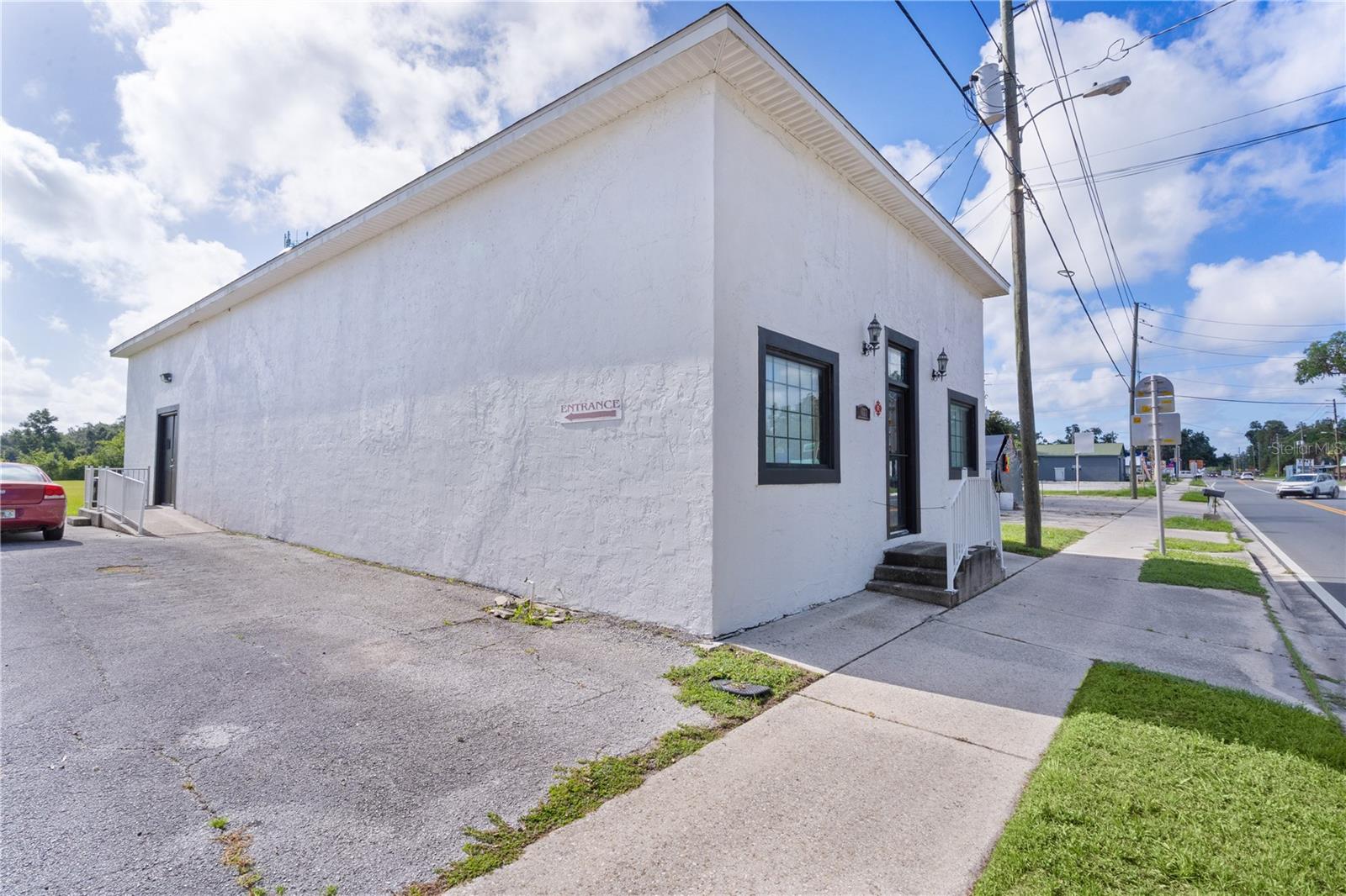 Listing photo id 21 for 453 Market Boulevard