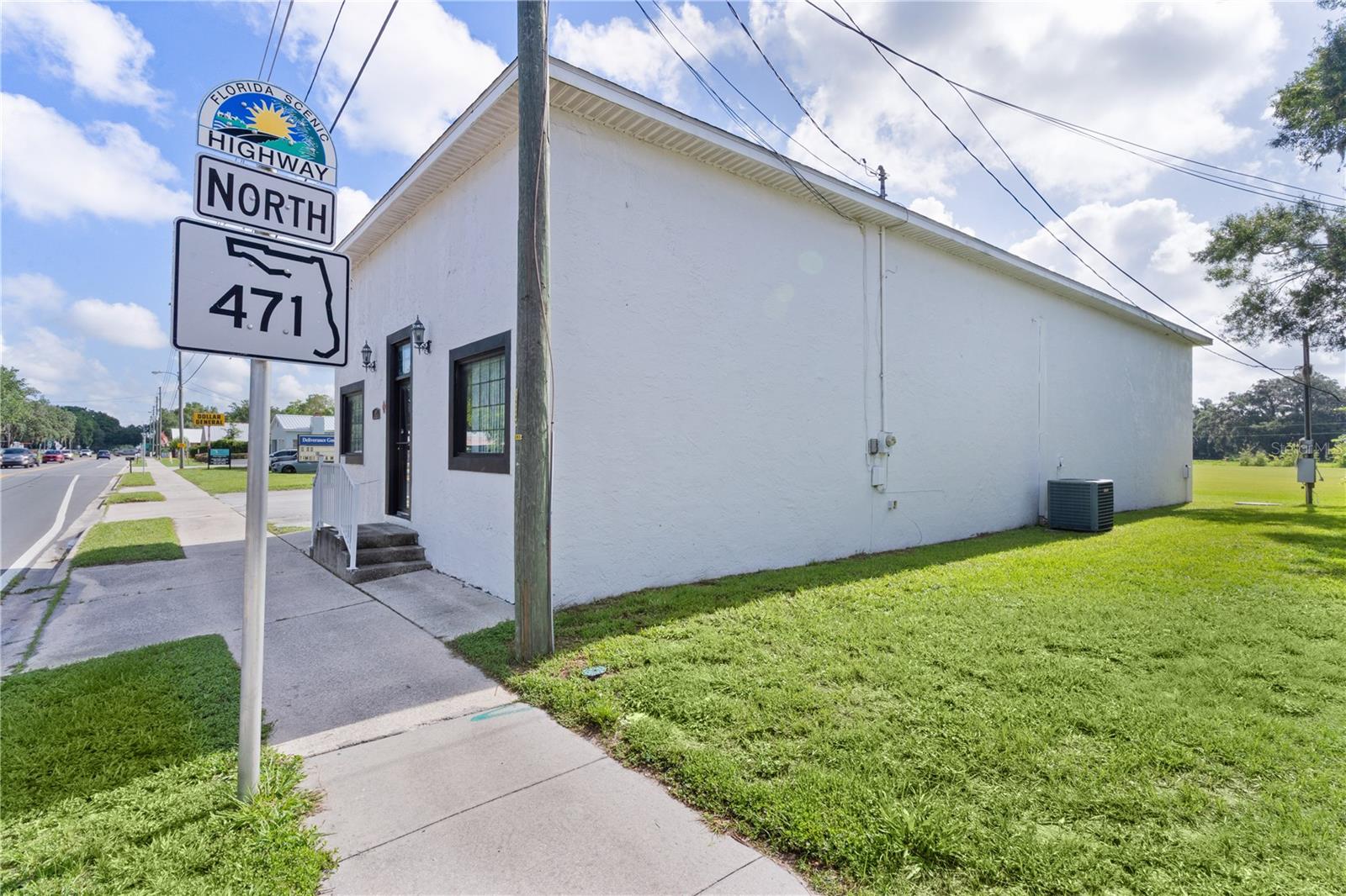 Listing photo id 22 for 453 Market Boulevard