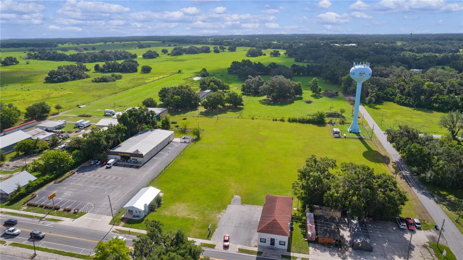 Listing photo id 23 for 453 Market Boulevard