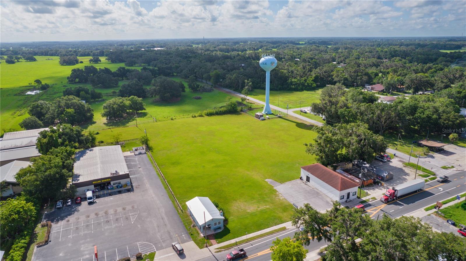 Listing photo id 25 for 453 Market Boulevard