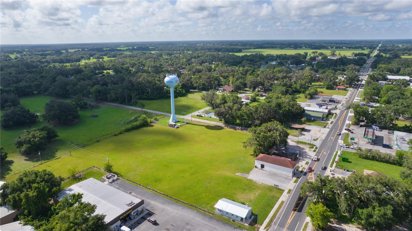 Listing photo id 26 for 453 Market Boulevard
