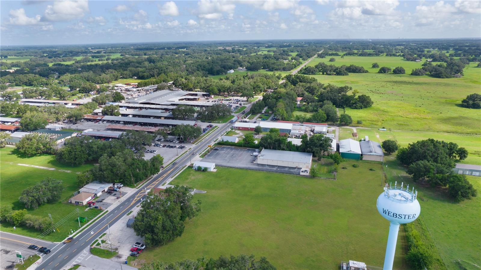 Listing photo id 31 for 453 Market Boulevard