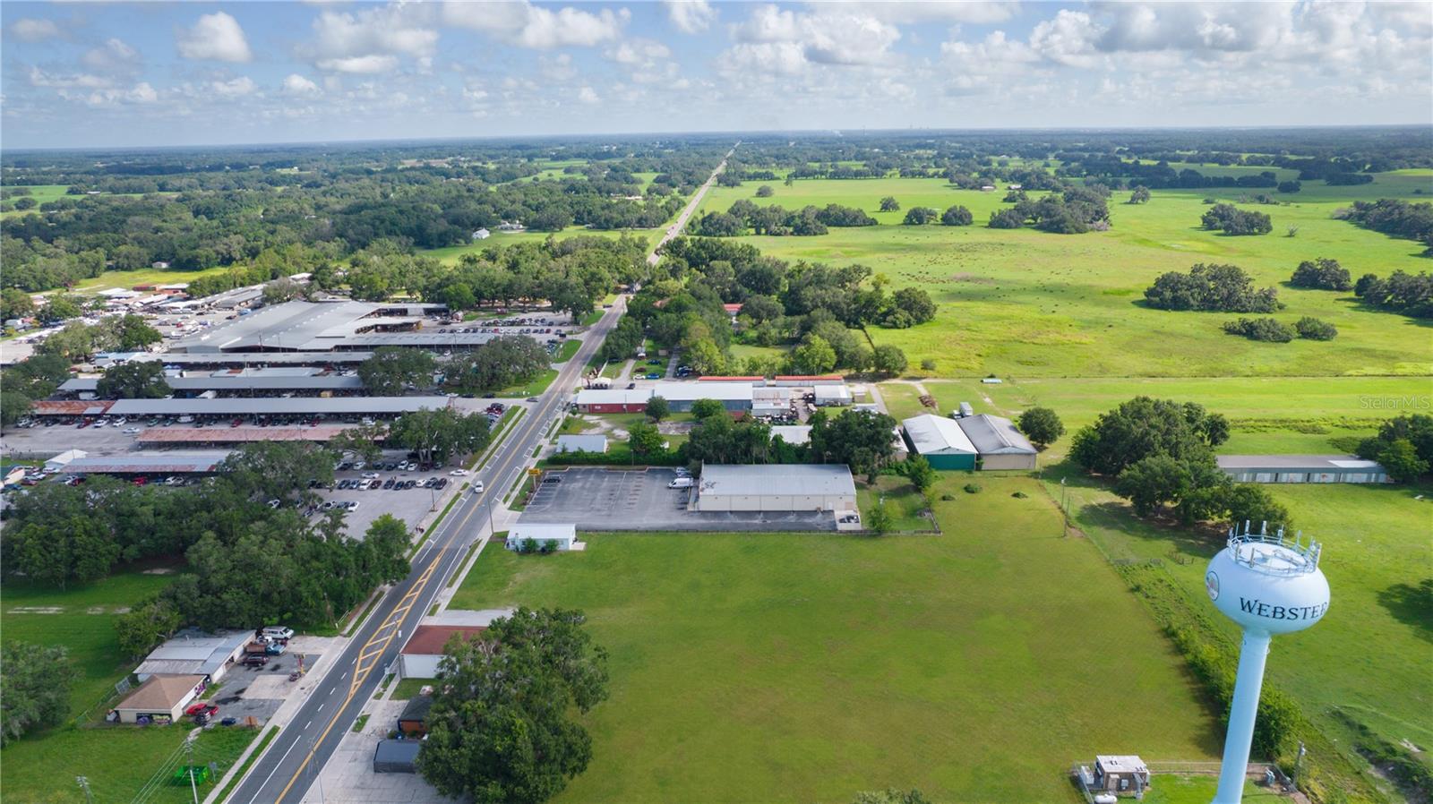 Listing photo id 32 for 453 Market Boulevard