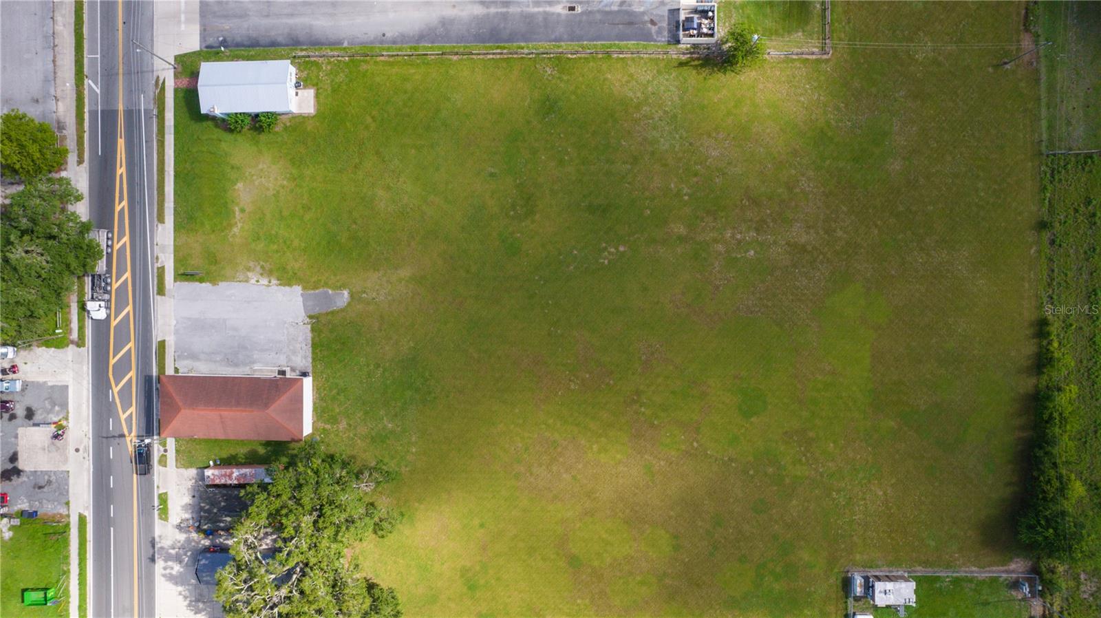 Listing photo id 33 for 453 Market Boulevard