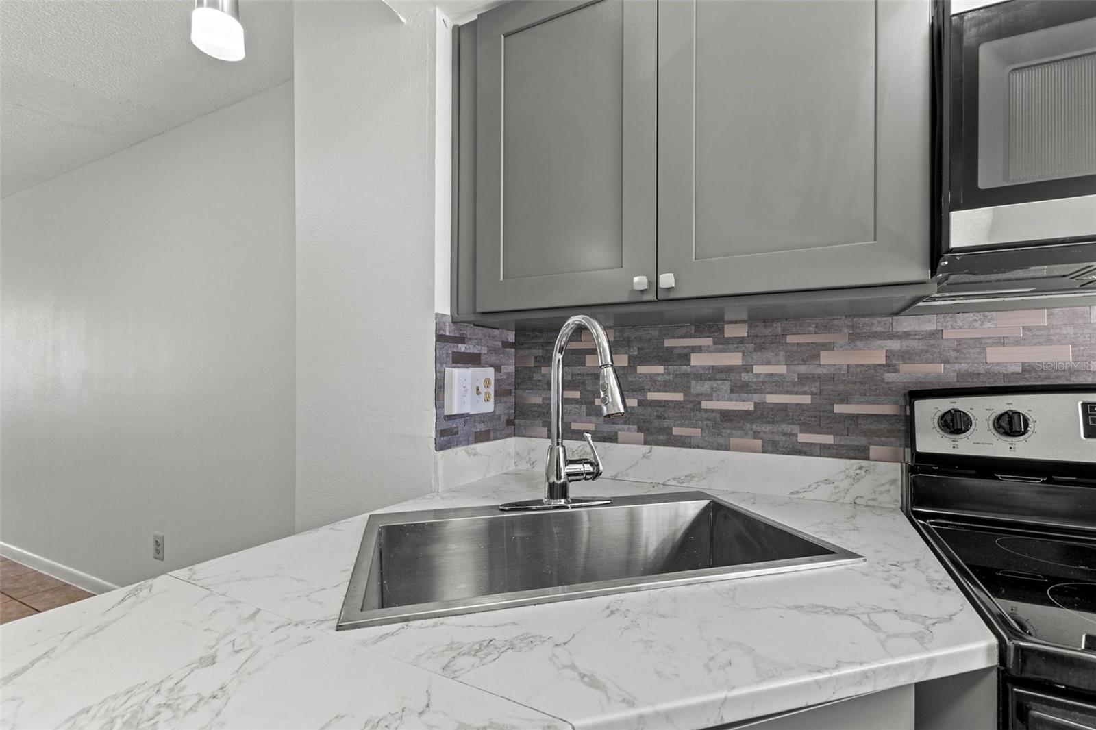 Image 11 of 26 For 6650 121st Avenue 4