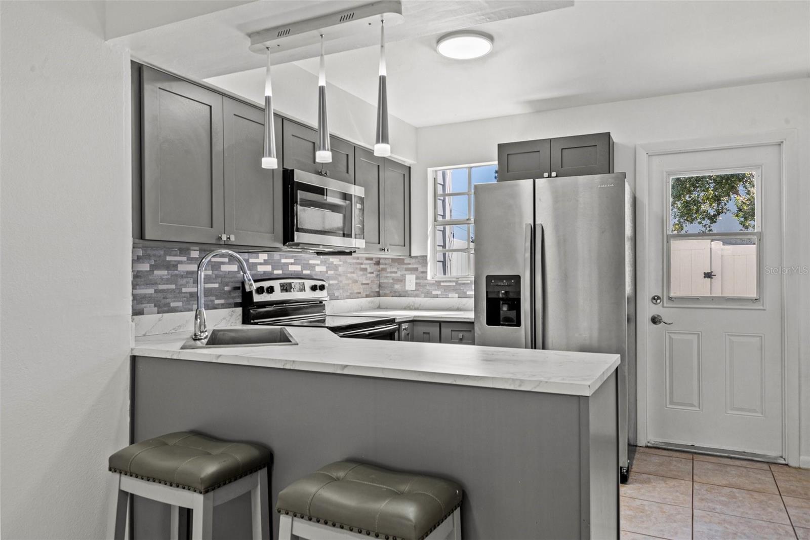 Image 7 of 26 For 6650 121st Avenue 4