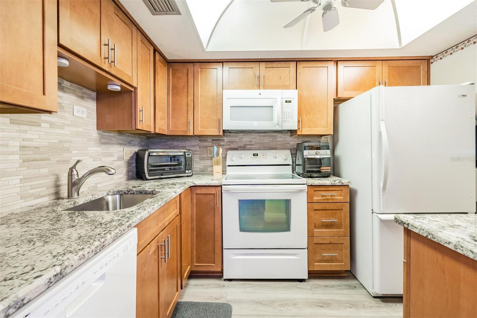 Image 4 of 31 For 2700 Bayshore Boulevard 6210