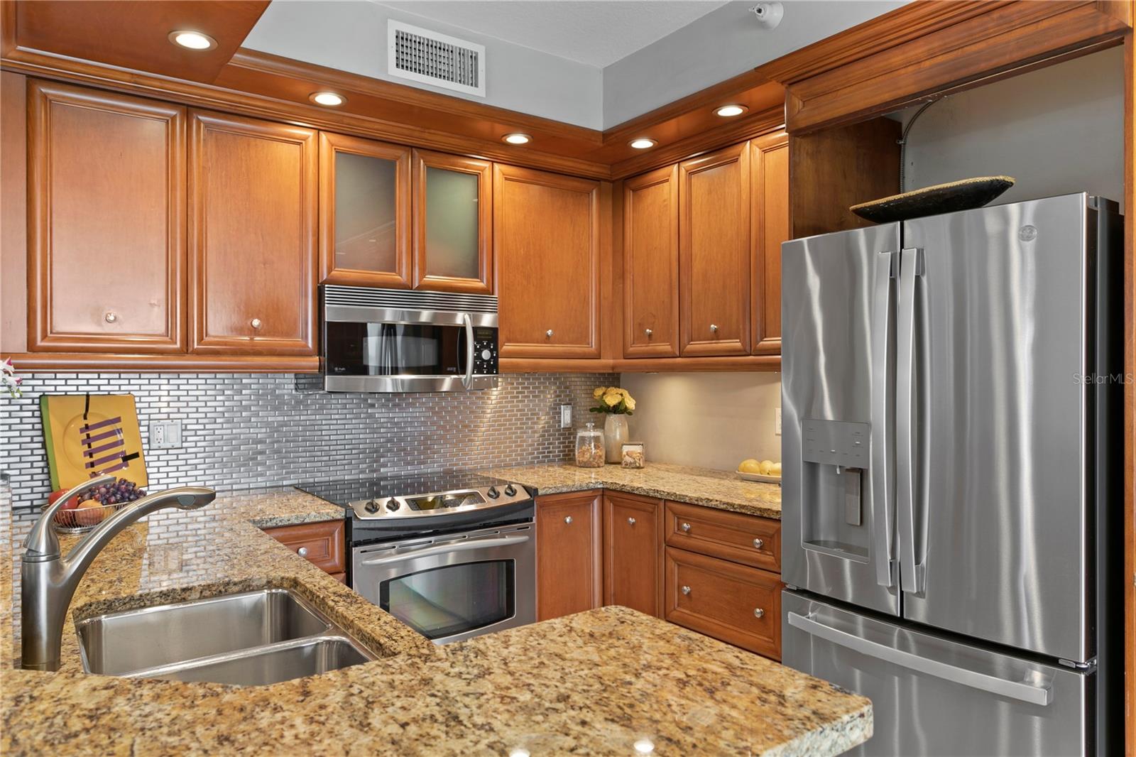 Image 20 of 67 For 4717 Dolphin Cay Lane S 303