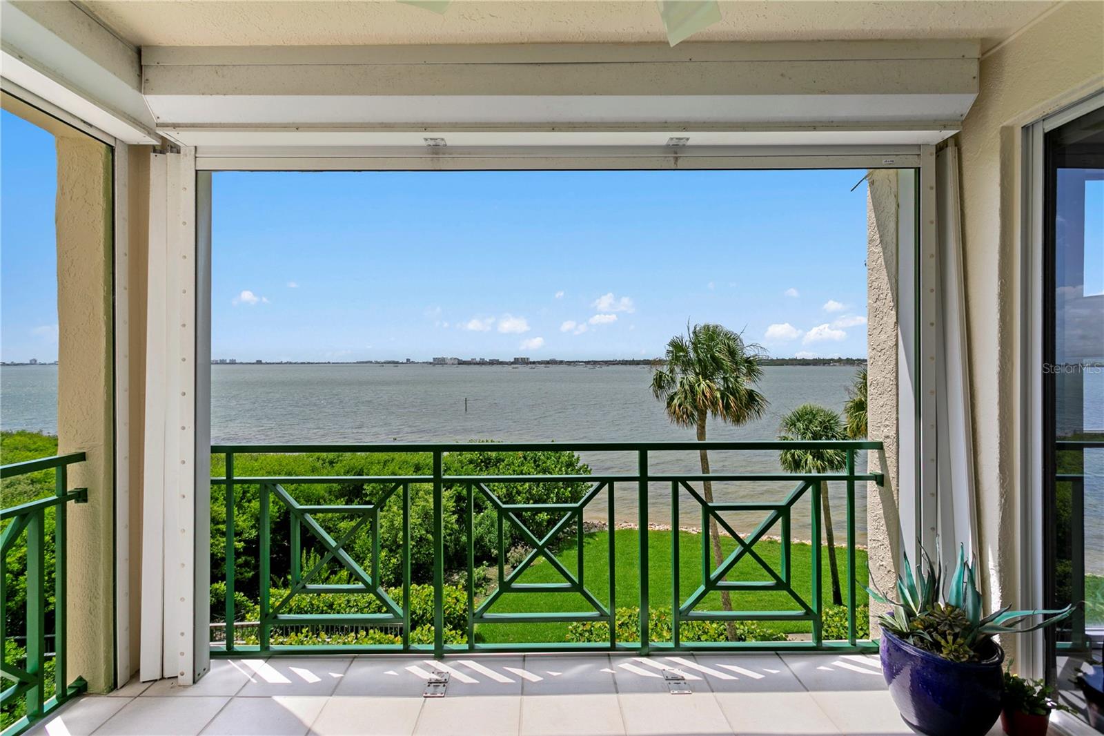 Image 3 of 67 For 4717 Dolphin Cay Lane S 303