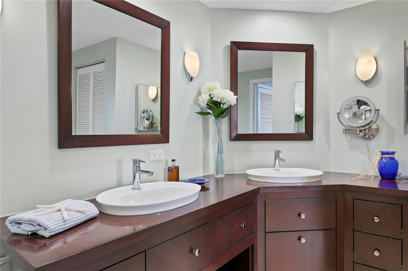 Image 33 of 67 For 4717 Dolphin Cay Lane S 303