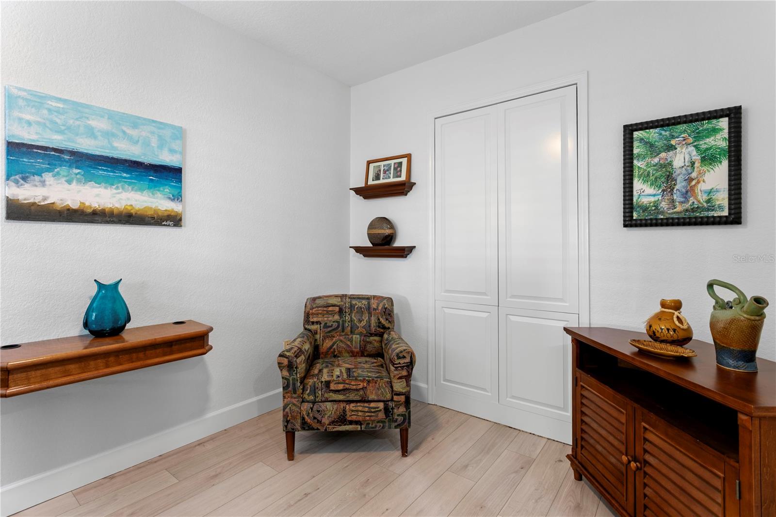 Image 36 of 67 For 4717 Dolphin Cay Lane S 303