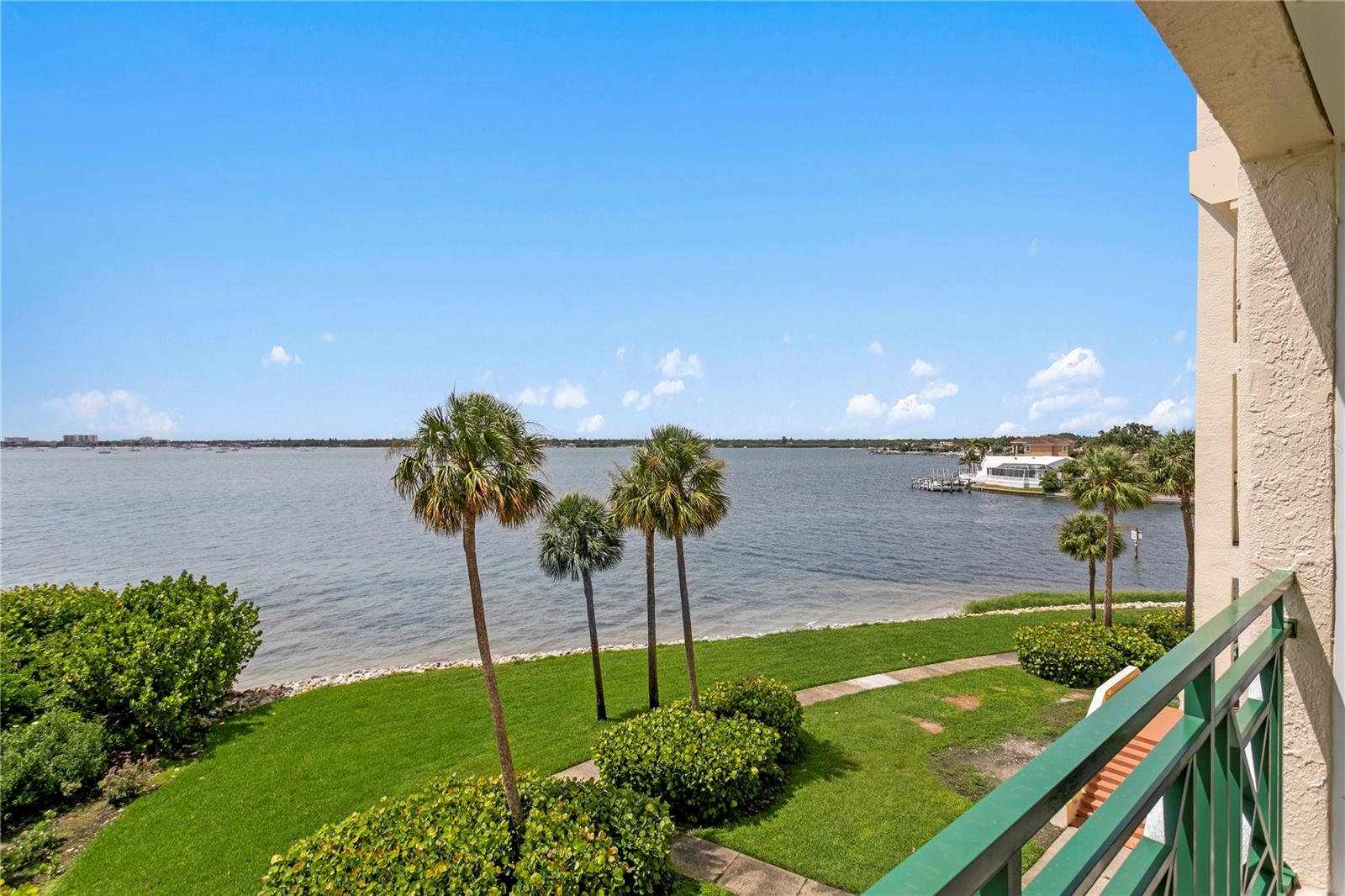 Image 7 of 67 For 4717 Dolphin Cay Lane S 303
