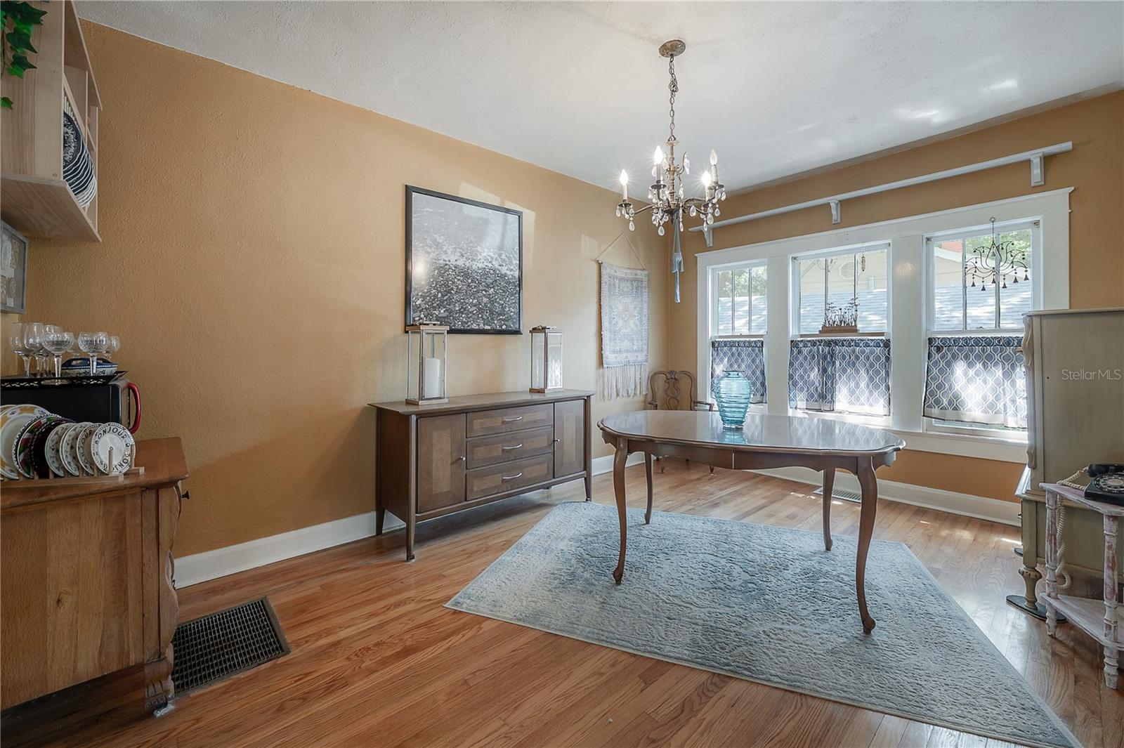 Image 11 of 77 For 917 Idlewild Avenue