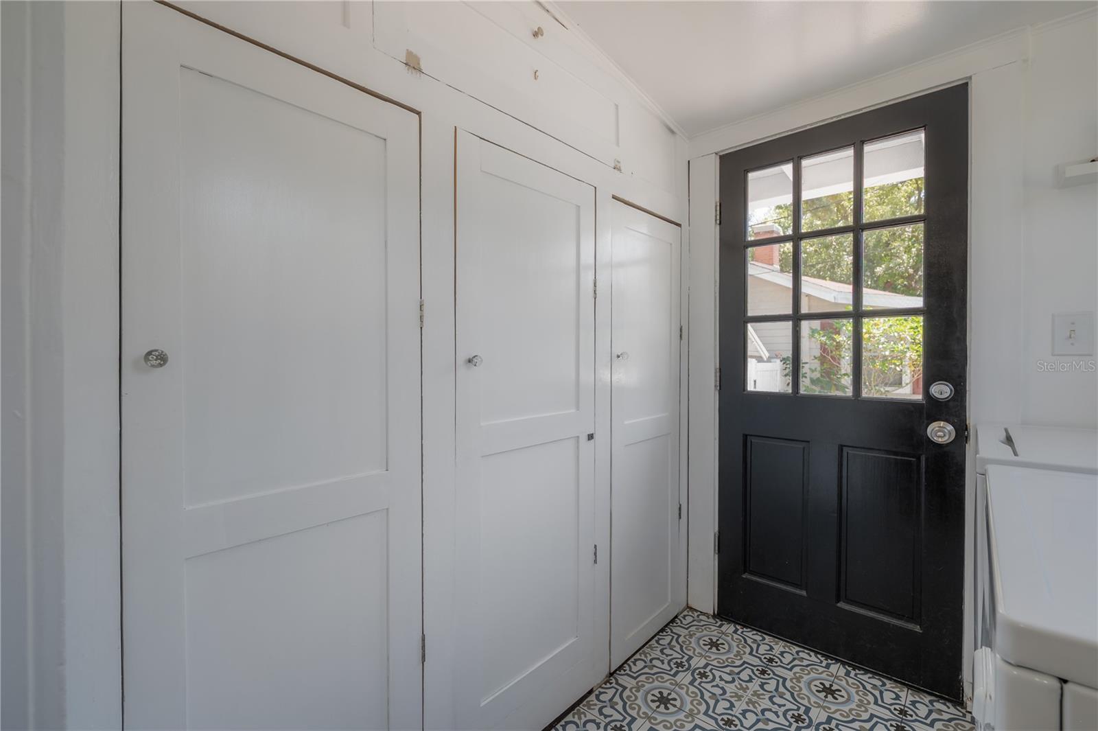 Image 27 of 77 For 917 Idlewild Avenue