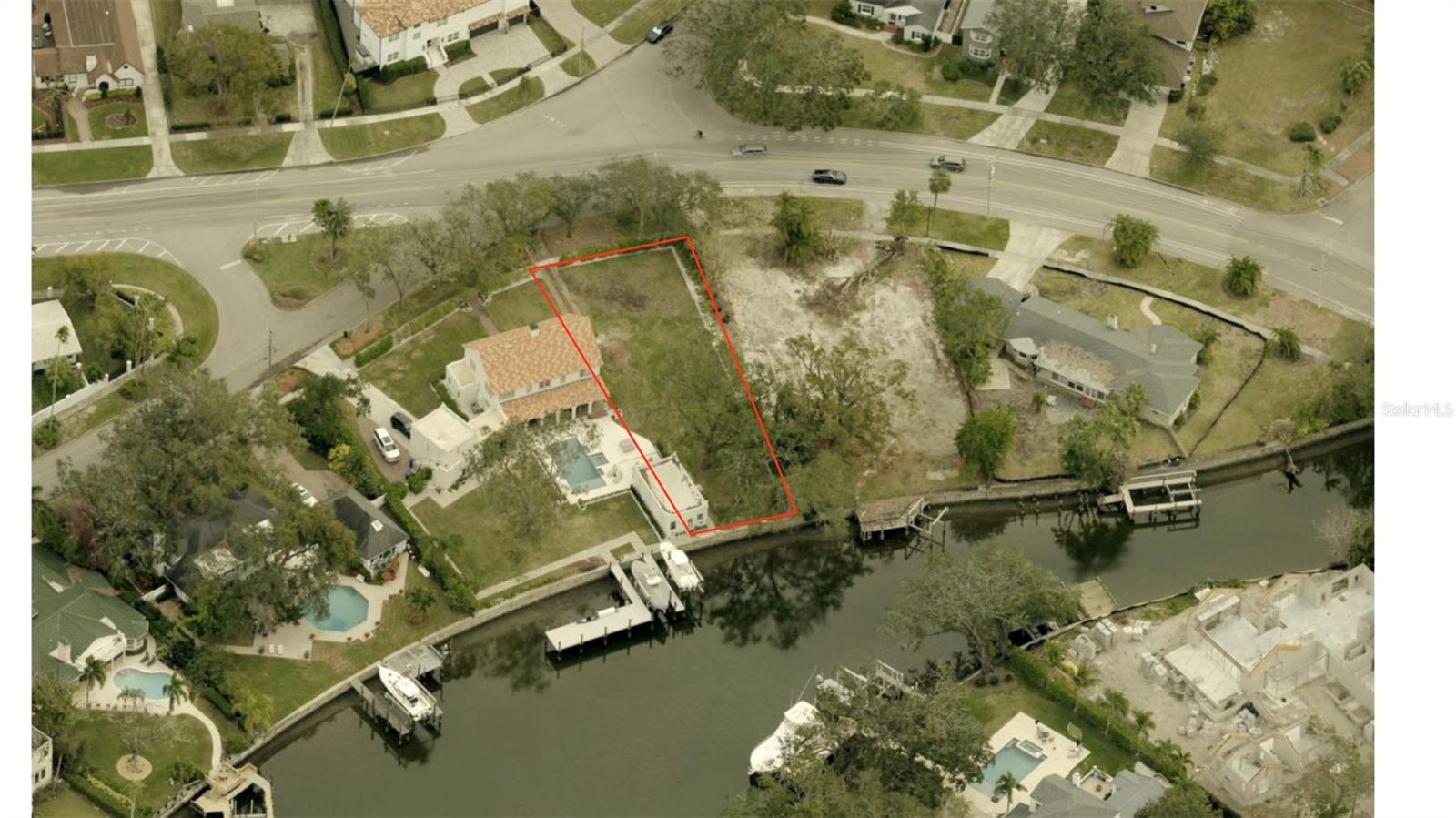 Image 3 of 8 For 418 Blanca Avenue