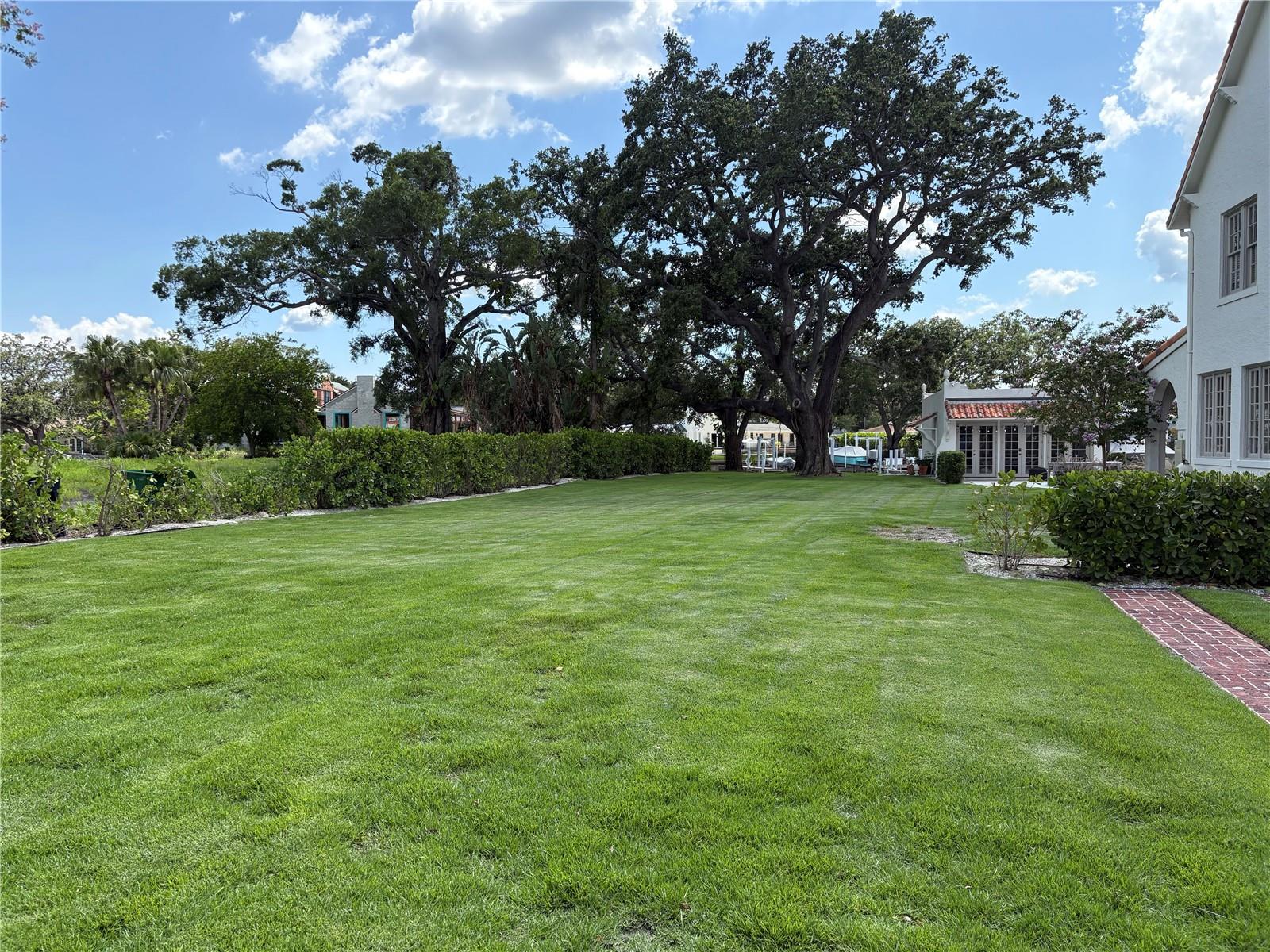 Image 7 of 8 For 418 Blanca Avenue