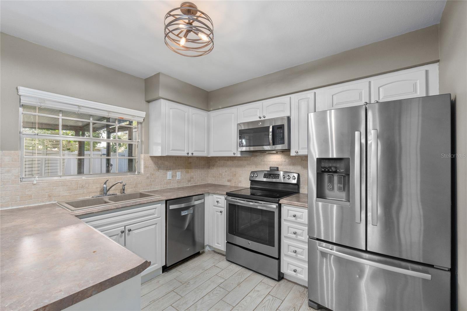 Image 14 of 39 For 7624 Desoto Court 7624