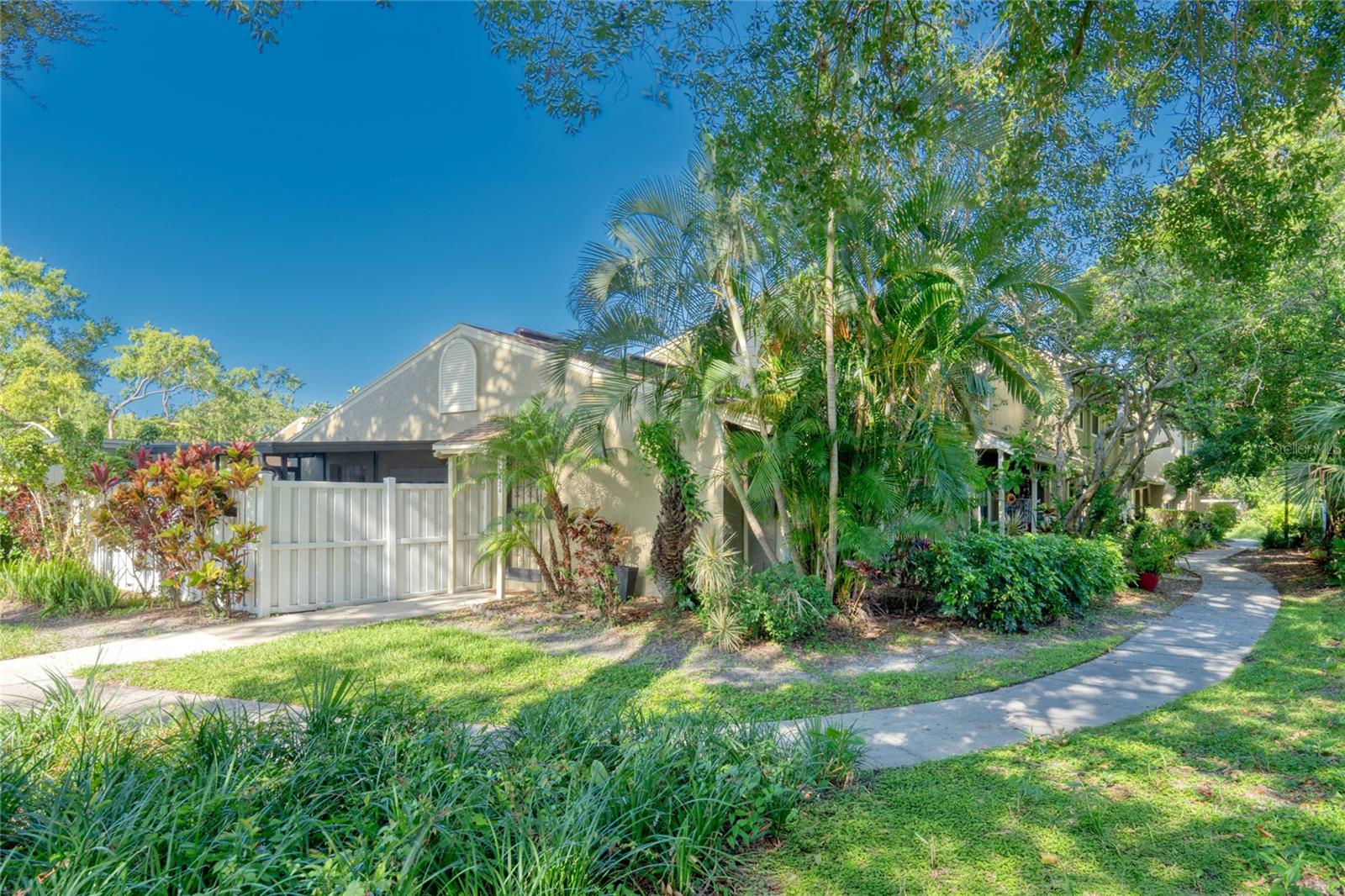 Image 32 of 39 For 7624 Desoto Court 7624
