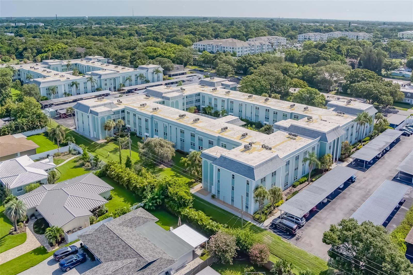 Image 16 of 62 For 1706 Belleair Forest Drive 252