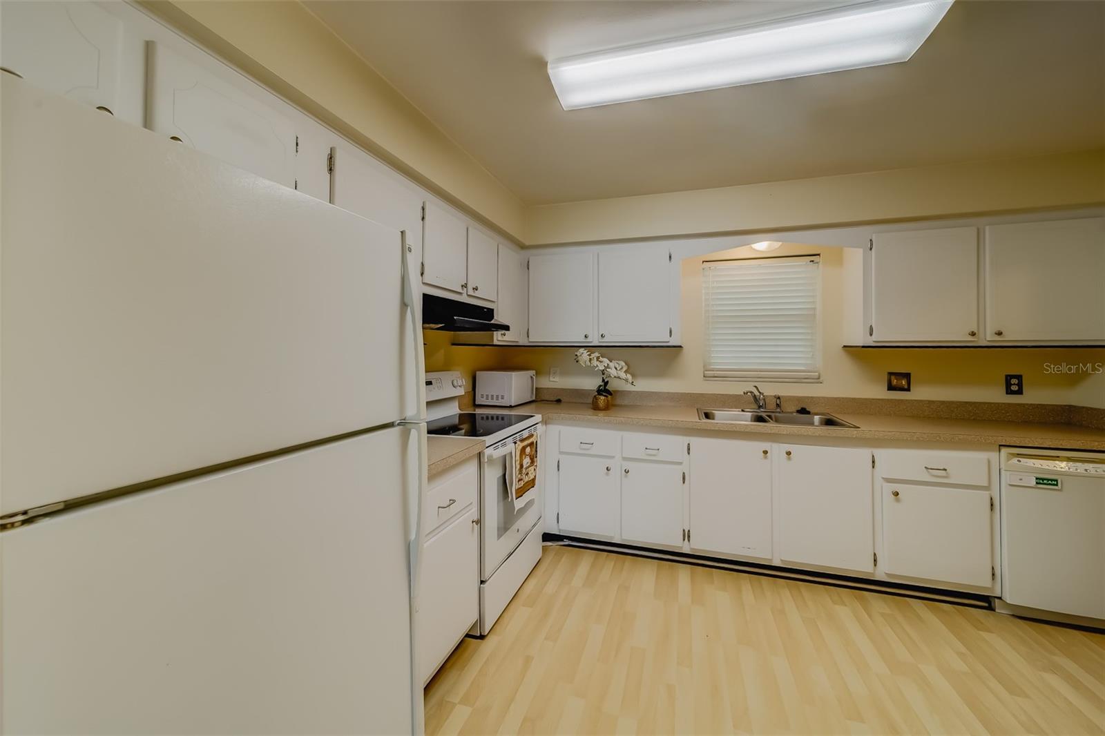 Image 3 of 62 For 1706 Belleair Forest Drive 252