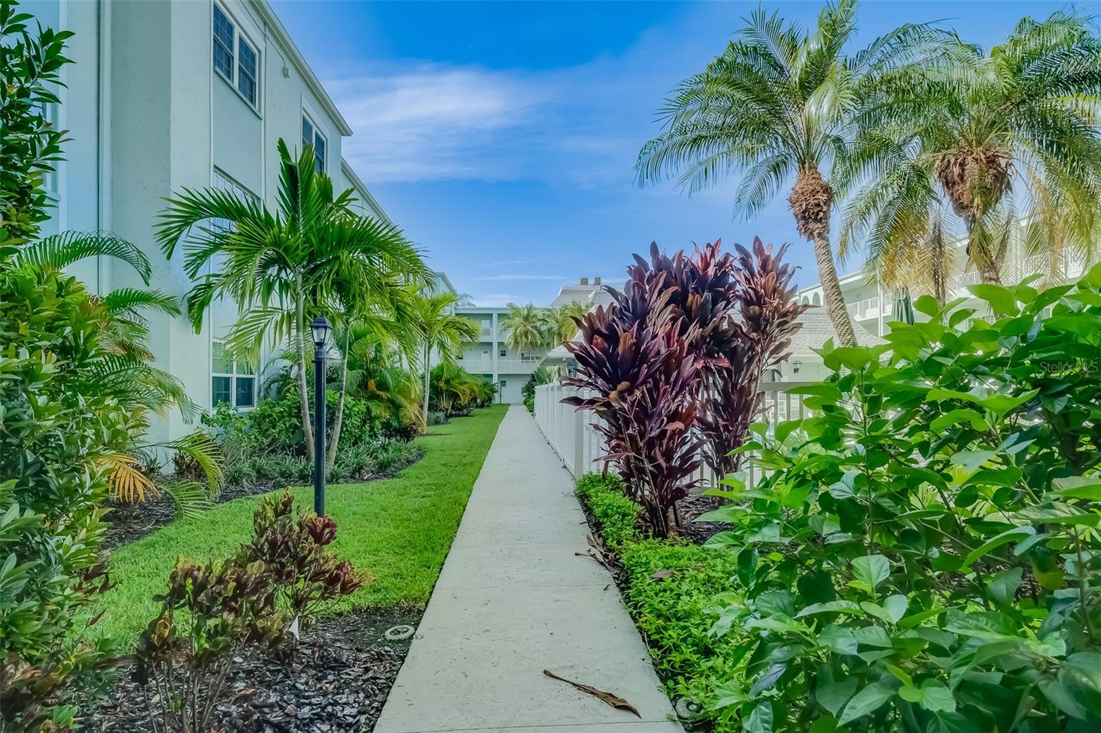Image 34 of 62 For 1706 Belleair Forest Drive 252