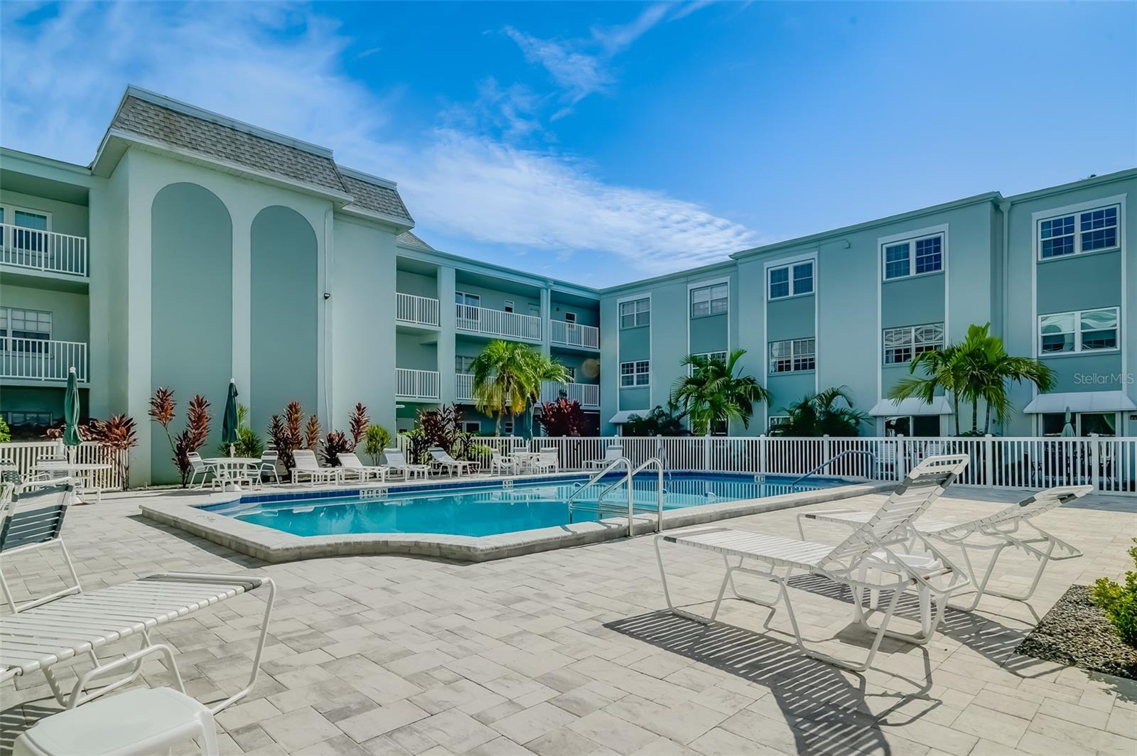 Image 37 of 62 For 1706 Belleair Forest Drive 252