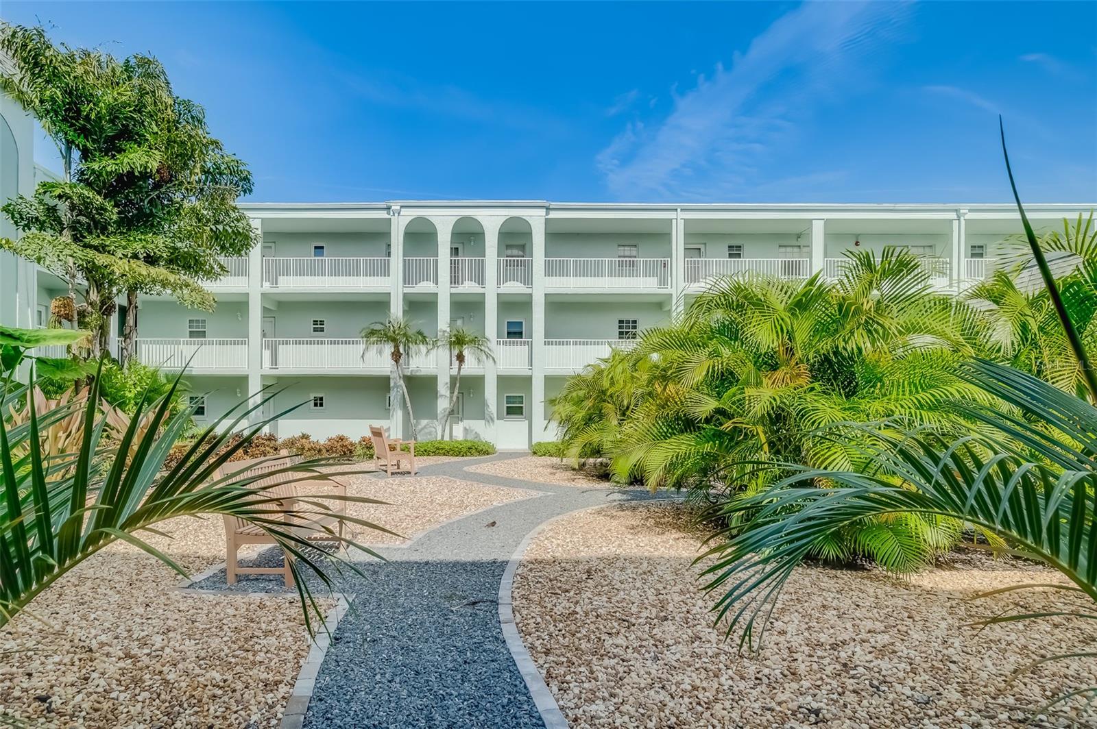 Image 39 of 62 For 1706 Belleair Forest Drive 252