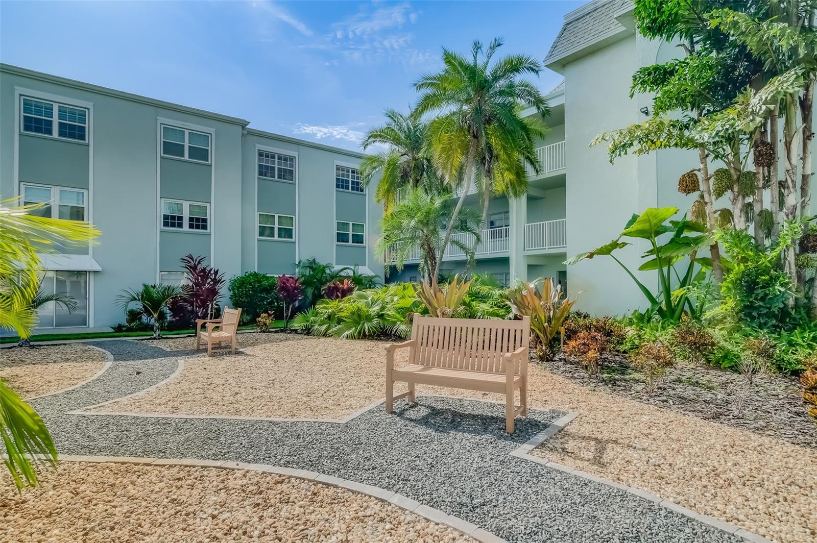 Image 40 of 62 For 1706 Belleair Forest Drive 252