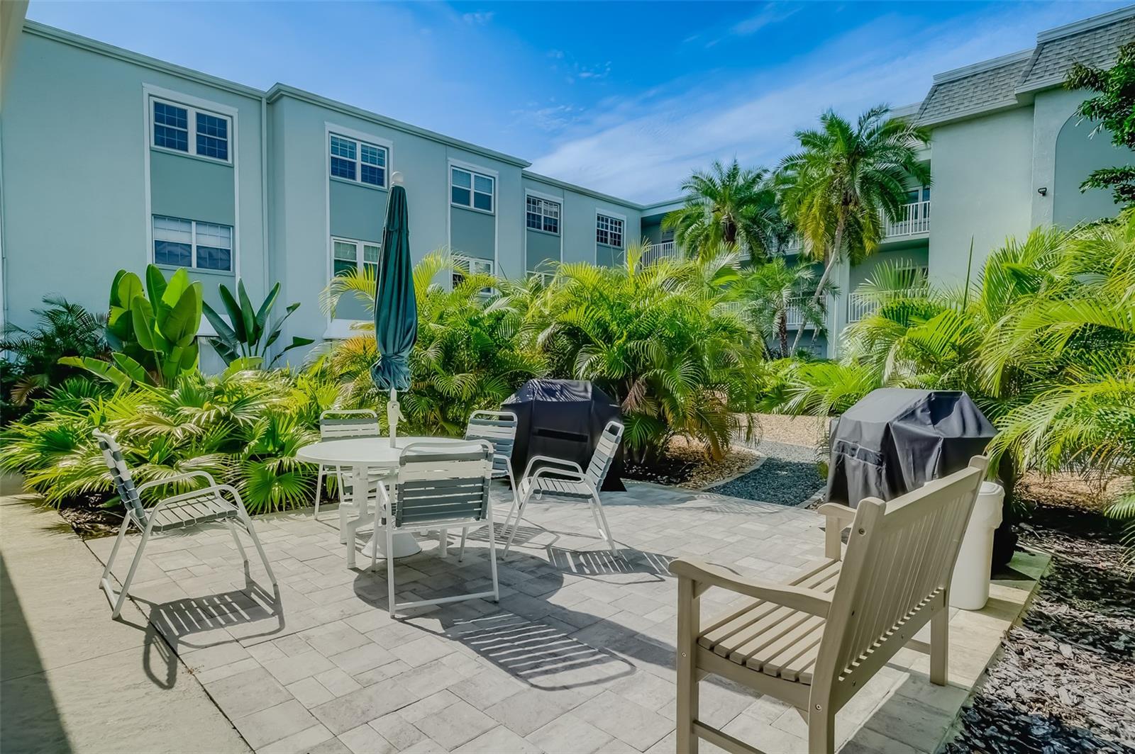 Image 42 of 62 For 1706 Belleair Forest Drive 252