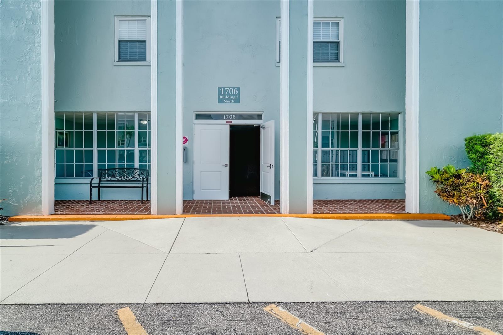 Image 43 of 62 For 1706 Belleair Forest Drive 252