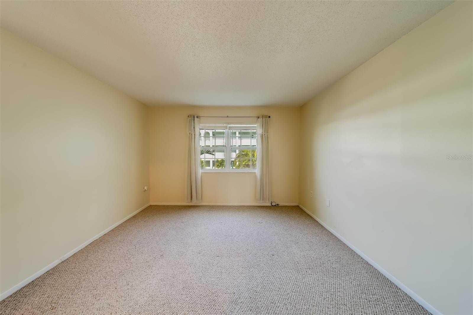 Image 44 of 62 For 1706 Belleair Forest Drive 252