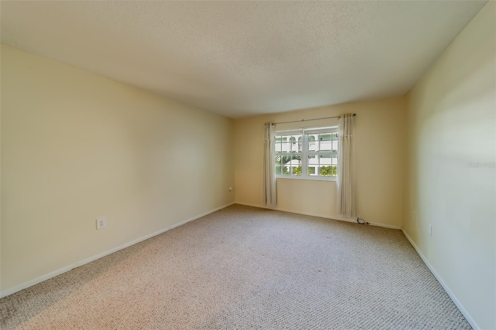 Image 45 of 62 For 1706 Belleair Forest Drive 252