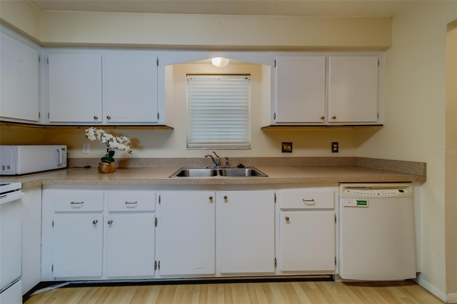 Image 7 of 62 For 1706 Belleair Forest Drive 252
