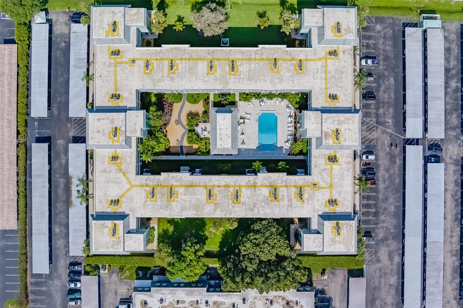 Image 9 of 62 For 1706 Belleair Forest Drive 252