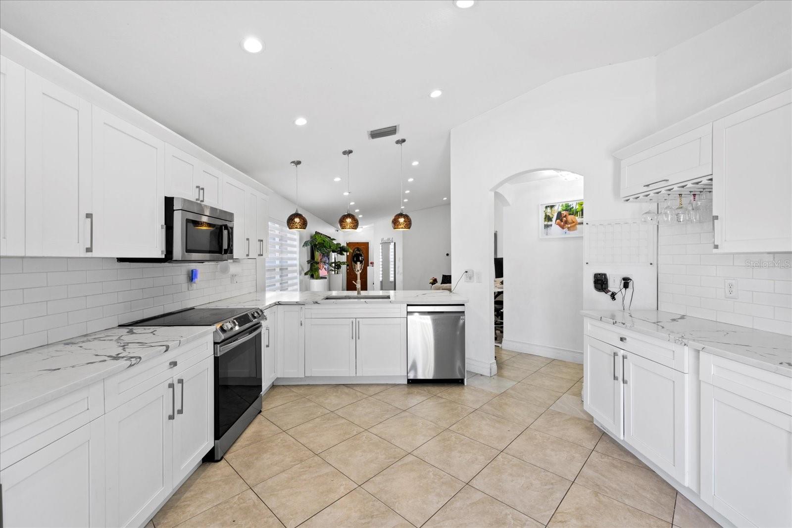 Image 10 of 34 For 9831 Edmonton Drive