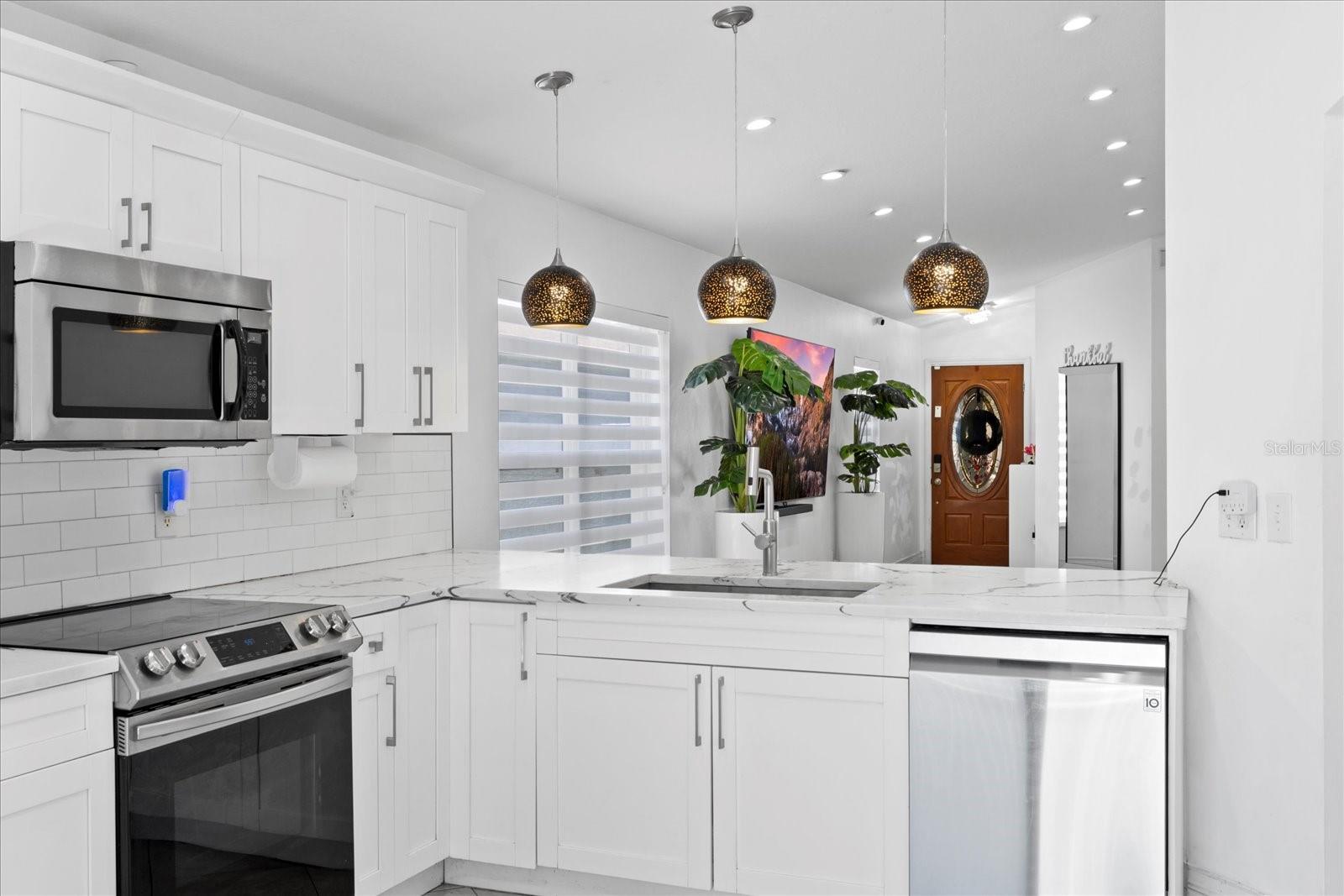 Image 11 of 34 For 9831 Edmonton Drive