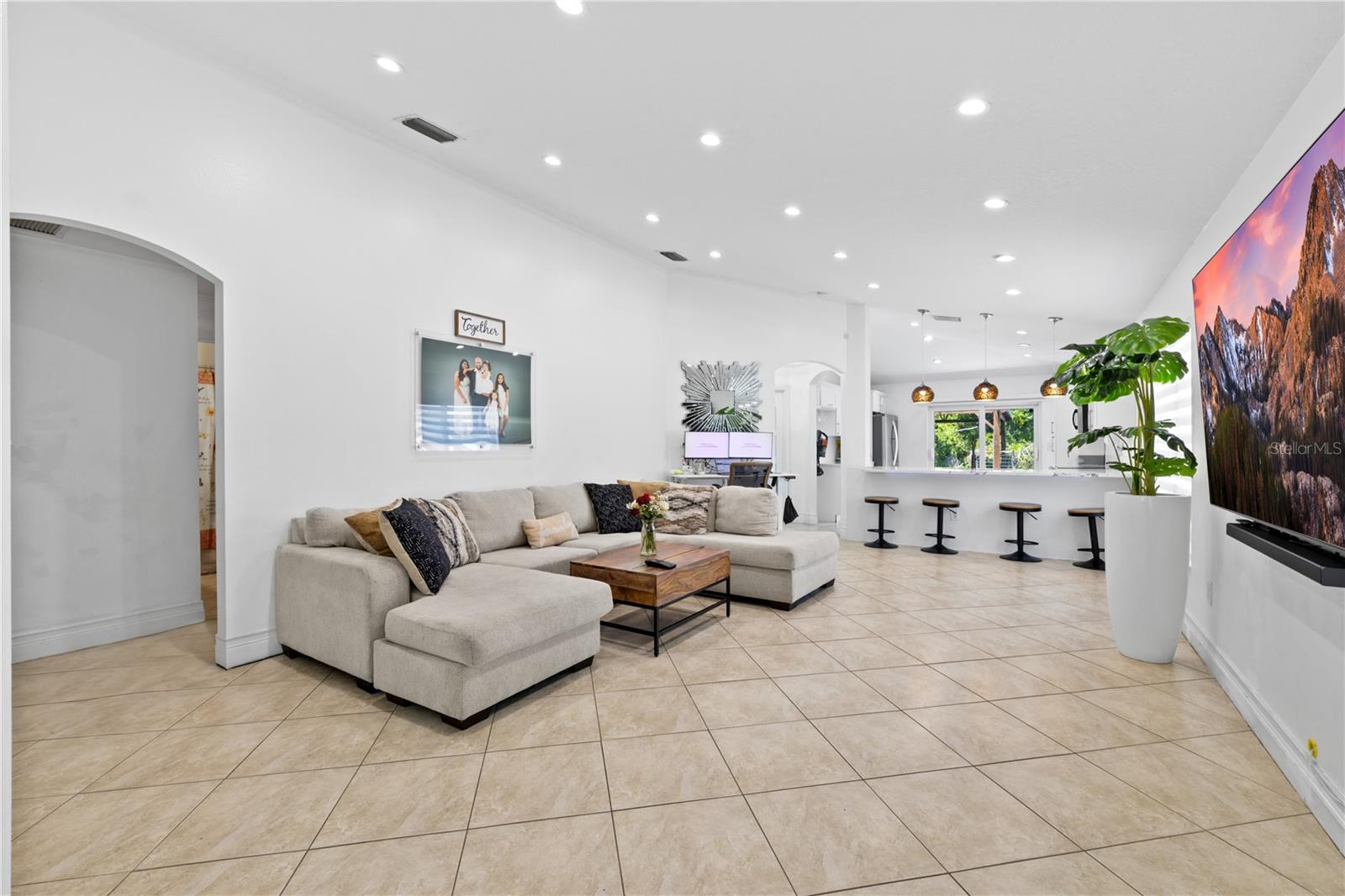 Image 5 of 34 For 9831 Edmonton Drive