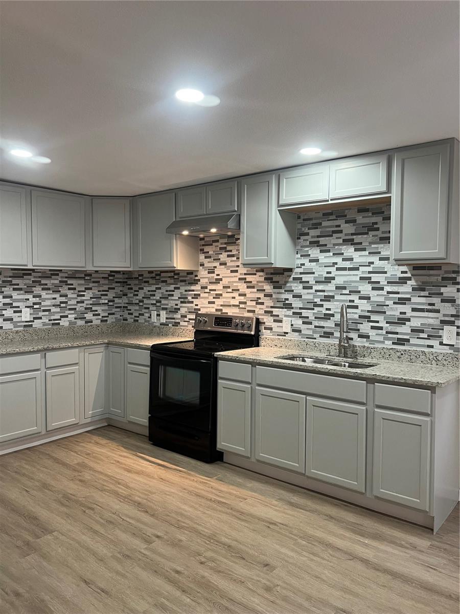 Listing photo id 8 for 6606 Corbin Lane