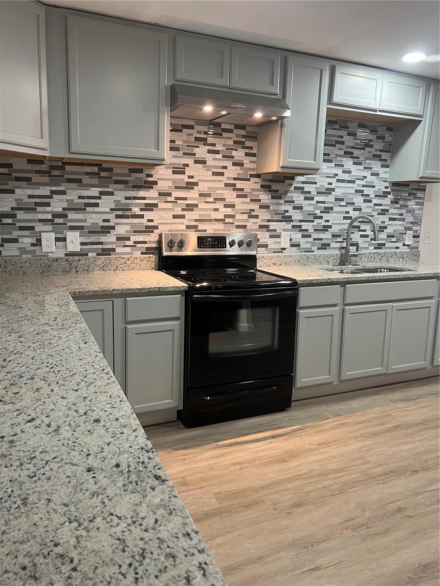 Listing photo id 9 for 6606 Corbin Lane