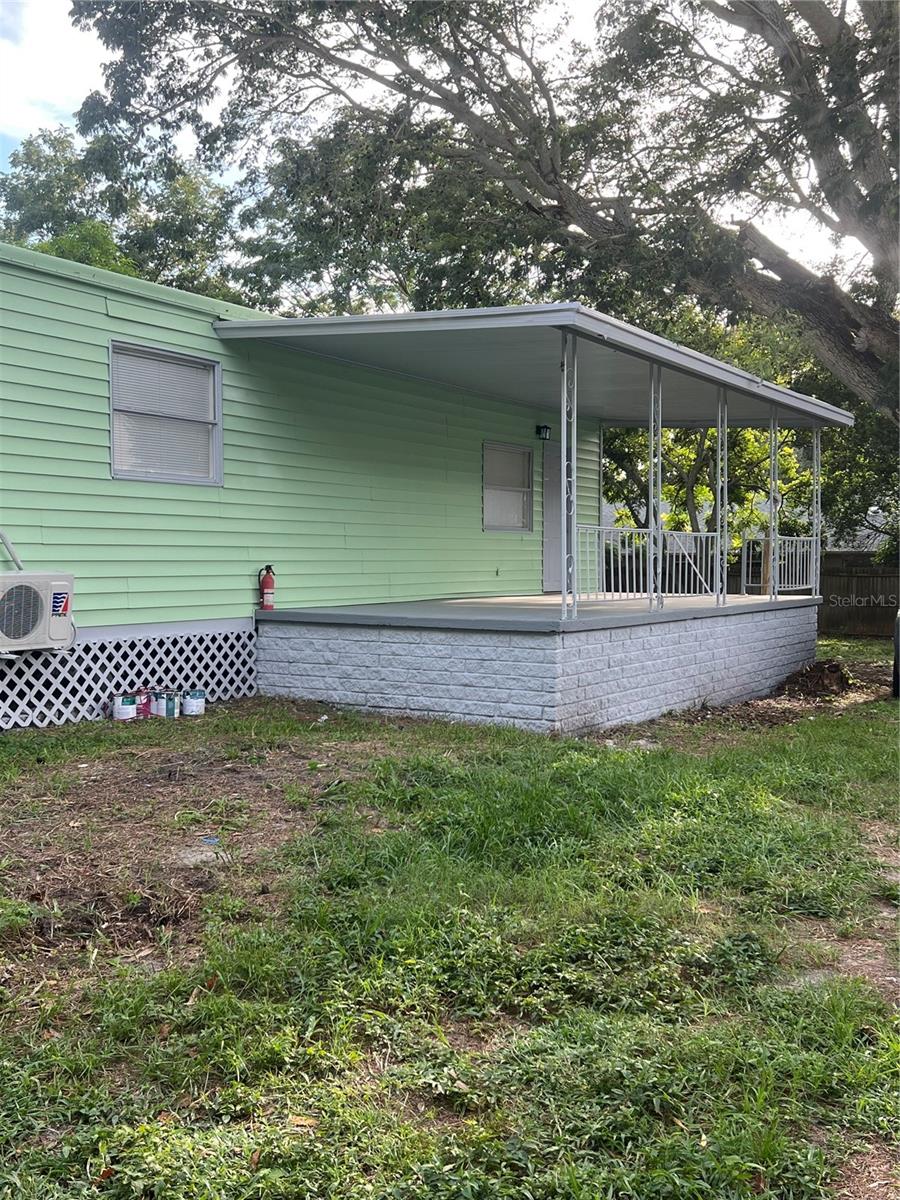 Listing photo id 13 for 6606 Corbin Lane