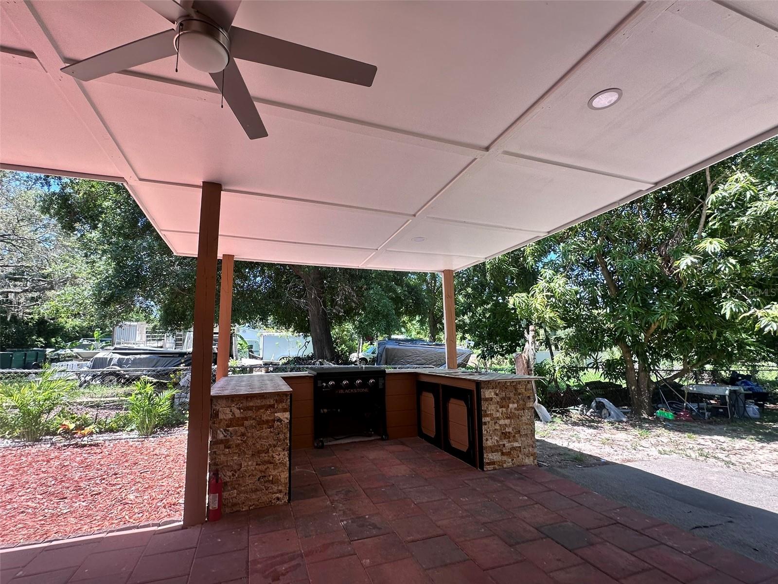 Listing photo id 18 for 6606 Corbin Lane