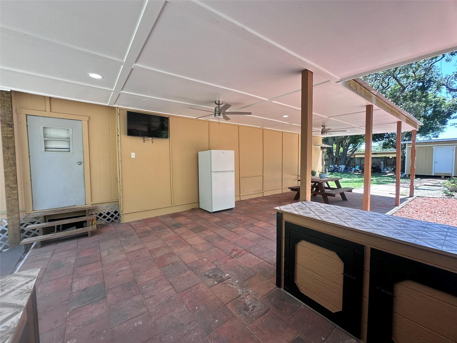 Listing photo id 19 for 6606 Corbin Lane