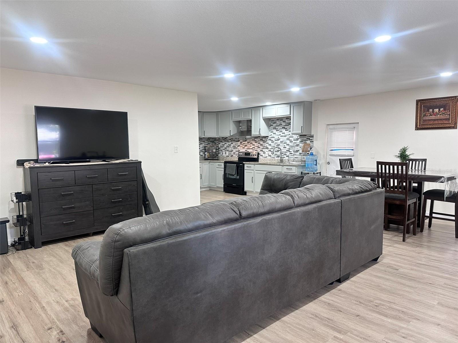 Listing photo id 23 for 6606 Corbin Lane