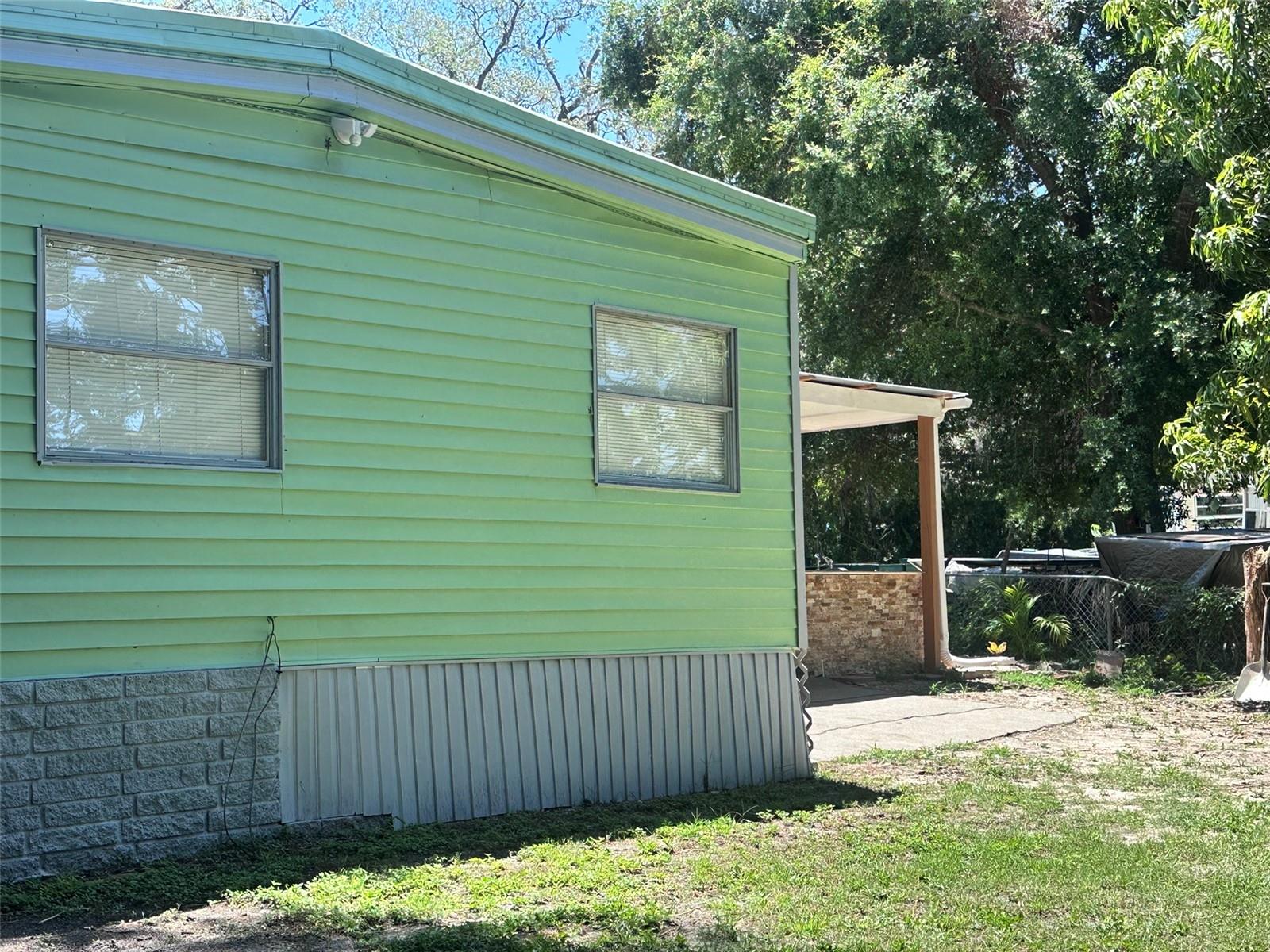 Listing photo id 2 for 6606 Corbin Lane